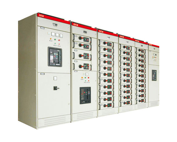  GCK低壓抽出式開關柜，主要是由一些組合式電動機控制單元，和其它功能單元組合而成。這些單元以上下重疊的方式安裝在封閉的金屬柜體內。用設置在柜體上方的水平母線，…